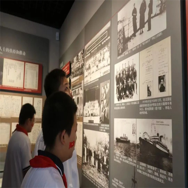 AC米兰中文官方网站：大学生化身“红色故事”志愿讲解员