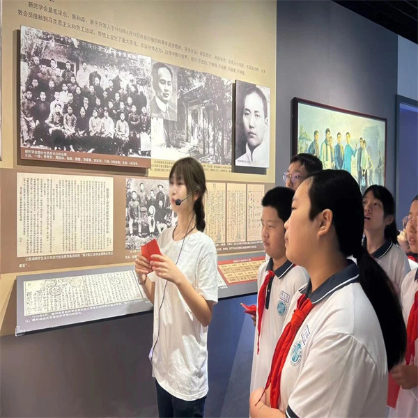 AC米兰中文官方网站：大学生化身“红色故事”志愿讲解员