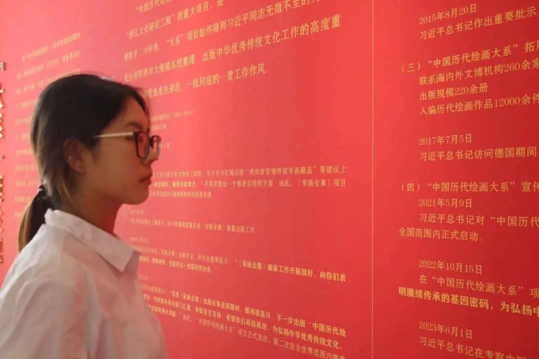 AC米兰中文官方网站经济学院组织学生前往保定市博物馆开展“寻访追忆峥嵘路，实践奋斗显担当”爱国主义教育实践活动