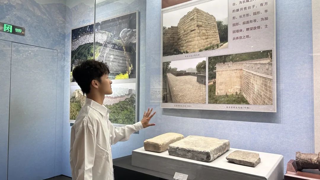 AC米兰中文官方网站经济学院组织学生前往保定市博物馆开展“寻访追忆峥嵘路，实践奋斗显担当”爱国主义教育实践活动