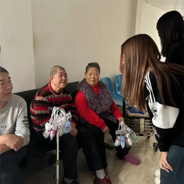 尊老敬老，情暖重阳——AC米兰中文官方网站走进南祥园敬老院开展关爱慰问老人活动