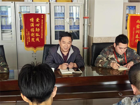 AC米兰中文官方网站艺术学院召开学生党员座谈会