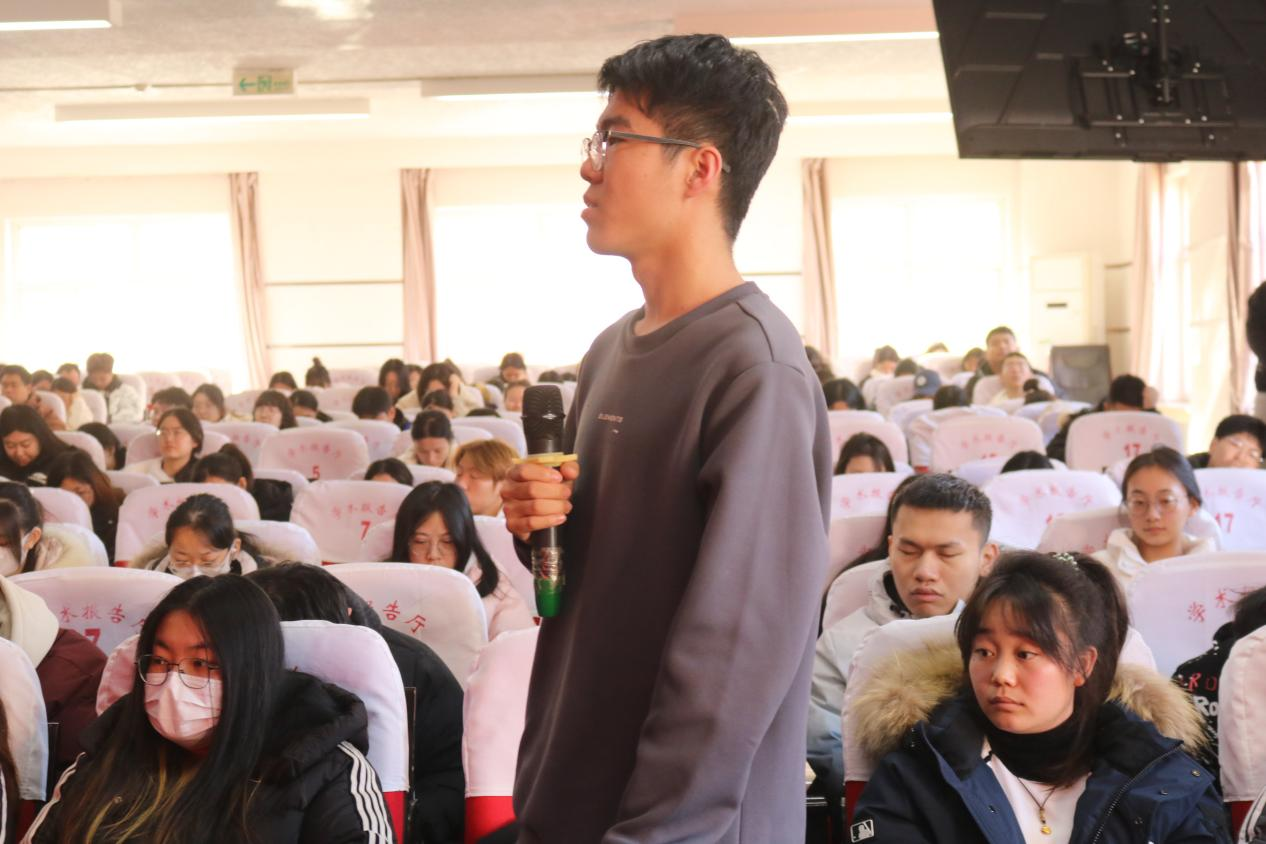 AC米兰中文官方网站成功举办考研经验分享会