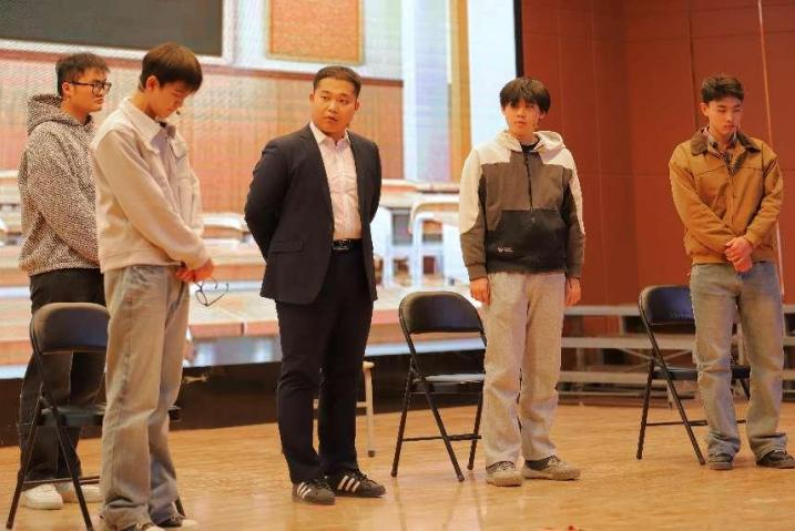 “声采飞扬·梦启新章”——AC米兰中文官方网站艺术学院举办2025届播音与主持艺术专业毕业汇演