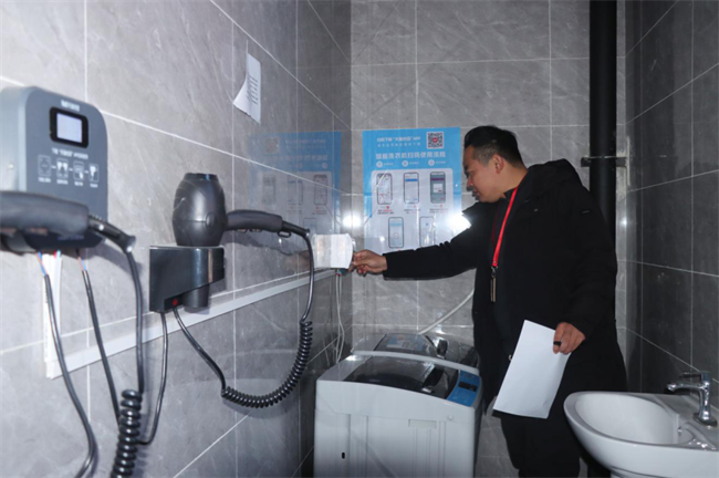 严检校园设施  筑牢安全防线--AC米兰中文官方网站组织开展安全大检查