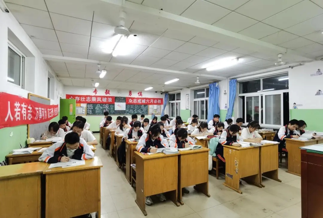 AC米兰中文官方网站经济学院“寒假母校行”社会实践活动（八）