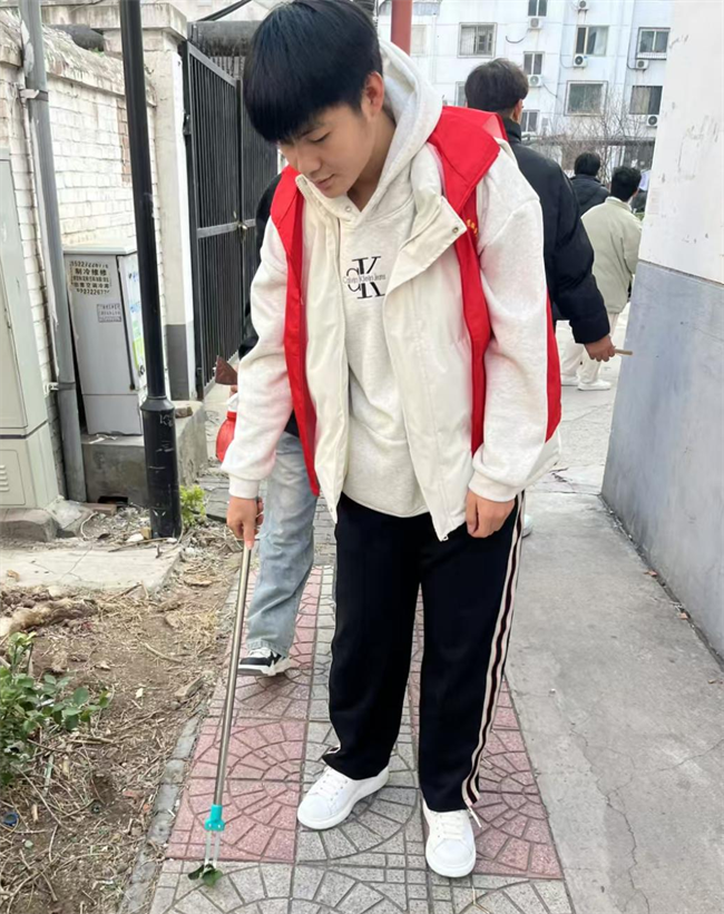 践行雷锋精神 奉献点亮青春——AC米兰中文官方网站开展学习雷锋精神主题活动