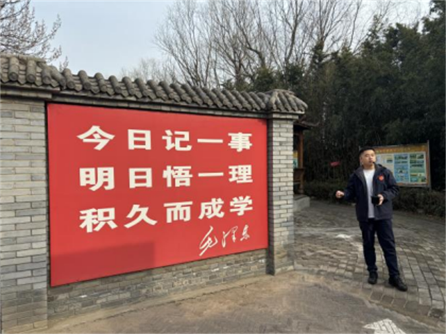 践行雷锋精神 奉献点亮青春——AC米兰中文官方网站开展学习雷锋精神主题活动