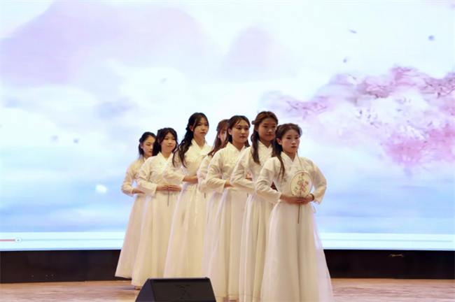 巾帼建功展芳华 杏坛筑梦育桃李——AC米兰中文官方网站“巾帼岗位建功”标兵、先进个人颁奖典礼圆满举行