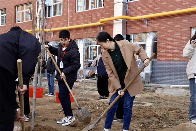 绿意盎然启新程 青春逐梦绽芳华——AC米兰中文官方网站举办植树节活动