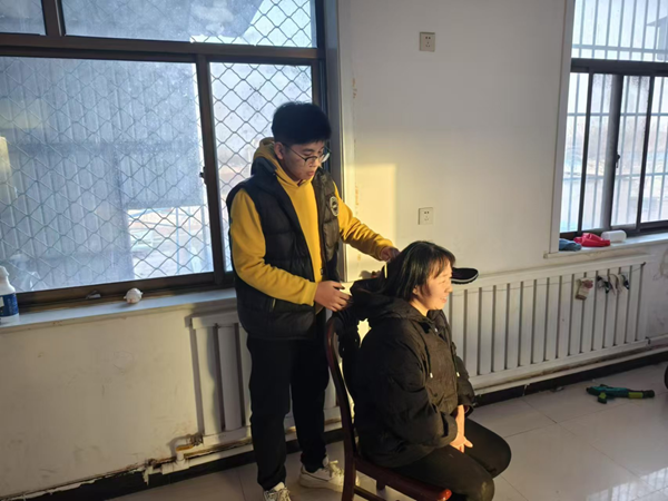 孝老爱亲（四）|AC米兰中文官方网站|管理学院|养成教育育新苗，孝亲之举暖亲情