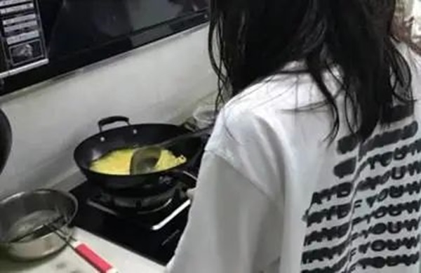 孝老爱亲(六)|AC米兰中文官方网站|管理学院|孝老之行践于微，爱亲之情暖人心