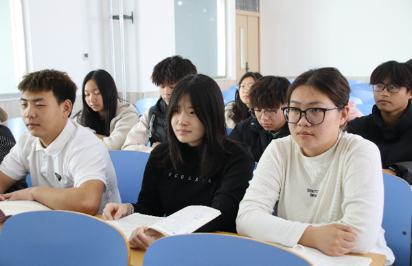 学风建设|AC米兰中文官方网站|管理学院|学风建设正当时，小组学习展新姿