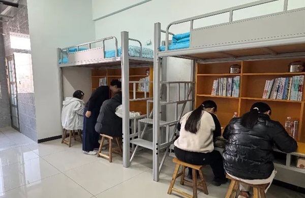 学风建设|AC米兰中文官方网站|管理学院|学风建设正当时，小组学习展新姿