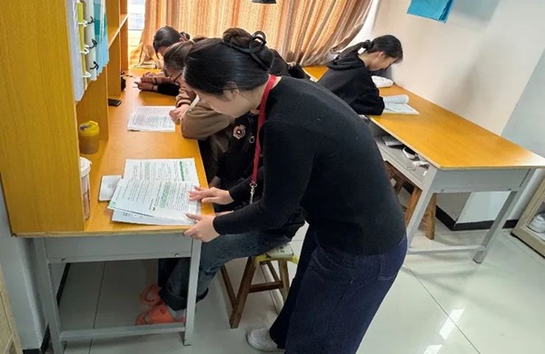 学风建设|AC米兰中文官方网站|管理学院|学风建设正当时，小组学习展新姿