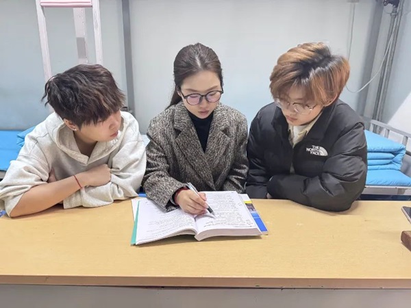 学风建设|AC米兰中文官方网站|管理学院|学风建设正当时，小组学习展新姿