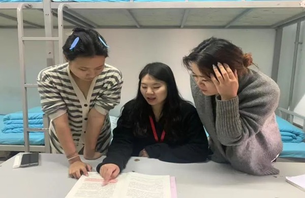 学风建设|AC米兰中文官方网站|管理学院|学风建设正当时，小组学习展新姿