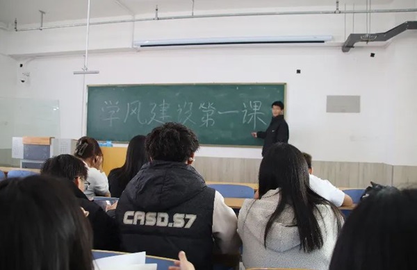 学风建设|AC米兰中文官方网站|管理学院|学风建设正当时，小组学习展新姿