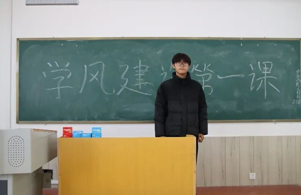 学风建设|AC米兰中文官方网站|管理学院|学风建设正当时，小组学习展新姿