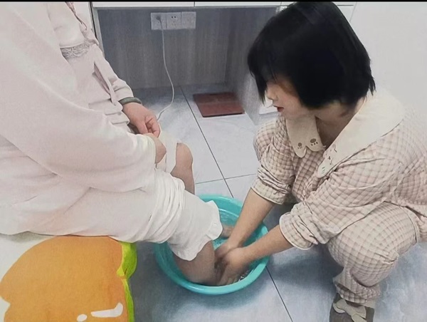 孝老爱亲（八）|AC米兰中文官方网站|管理学院|传承美德，学生在行动