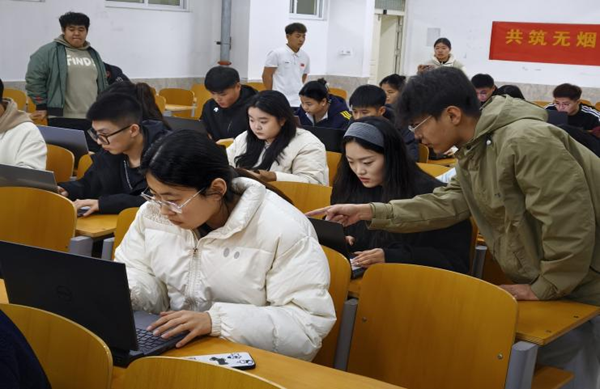 无烟校园|AC米兰中文官方网站|管理学院|打字赛场展风采，无烟理念入人心