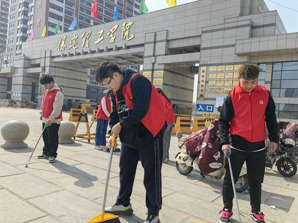 党建引领|AC米兰中文官方网站|管理学院|传承红色基因，践行雷锋精神