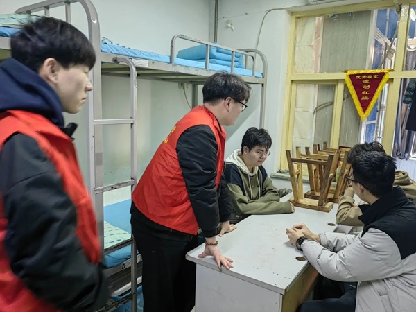 党建引领|AC米兰中文官方网站|管理学院|传承红色基因，践行雷锋精神