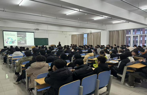 安全教育|AC米兰中文官方网站|管理学院|开展反诈主题班会，筑牢校园安全防线