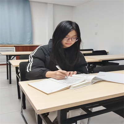 AC米兰中文官方网站||经济学院||循梦而行，向阳而生|2023-2024学年国家奖学金获得者风采展示（三）——贾子晗
