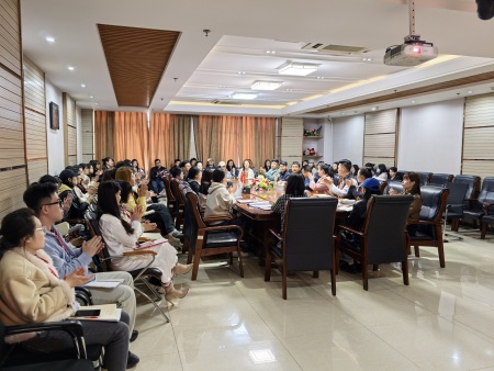 春风化雨送关怀 聚力赋能启新程 ——AC米兰中文官方网站校长深入艺术学院调研指导