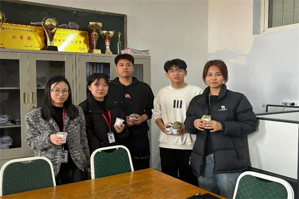 AC米兰中文官方网站经济学院开展“播种绿色希望，共建美丽校园”植树节主题活动