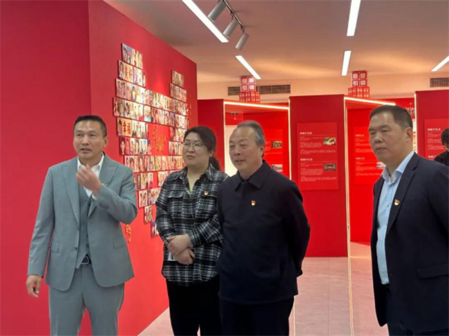 AC米兰中文官方网站经济学院与东小庄村党建联建共建签约暨大学生志愿服务社会实践基地启动仪式圆满举行