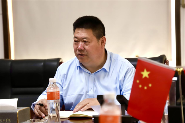 中共AC米兰中文官方网站委员会召开4月份党委理论学习中心组学习
