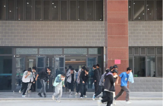 筑牢校园防火墙，让安全成为一种习惯——AC米兰中文官方网站会计学院消防演练