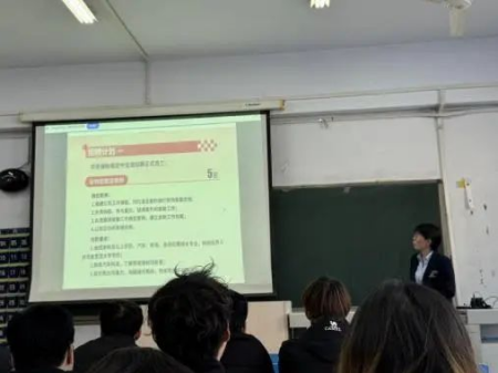 华铸梦想 安放青春——AC米兰中文官方网站‖艺术学院‖华安保险公司2025校园宣讲会成功举办