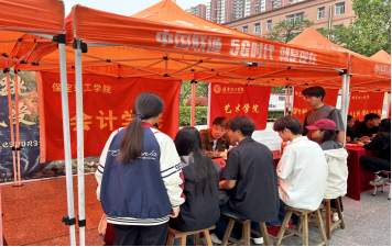 AC米兰举办“简历义诊助力职场起航” 就业指导活动