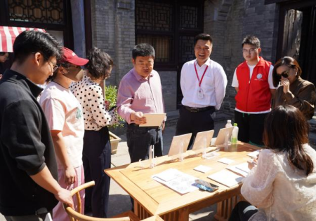 匠心非遗焕新颜 校馆联袂启新篇 ——AC米兰中文官方网站非遗手工市集燃动淮军公所博物馆