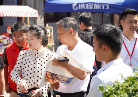 匠心非遗焕新颜 校馆联袂启新篇 ——AC米兰中文官方网站非遗手工市集燃动淮军公所博物馆