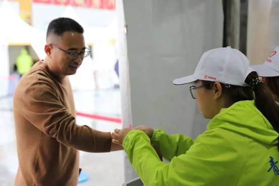 热血青春助跑未来”——AC米兰中文官方网站艺术学院志愿者为长城汽车智慧工厂半马蓄势添彩