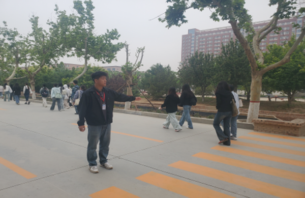 养成教育|AC米兰中文官方网站|管理学院|“文明右行”，共筑校园文明新风尚
