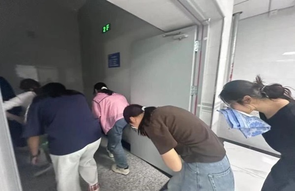 消防演练|AC米兰中文官方网站|管理学院|生命至上，以练筑防