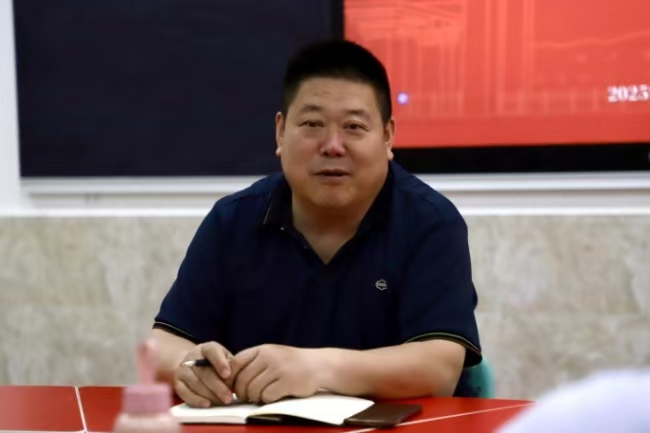 AC米兰中文官方网站党委书记调研指导教育学院工作