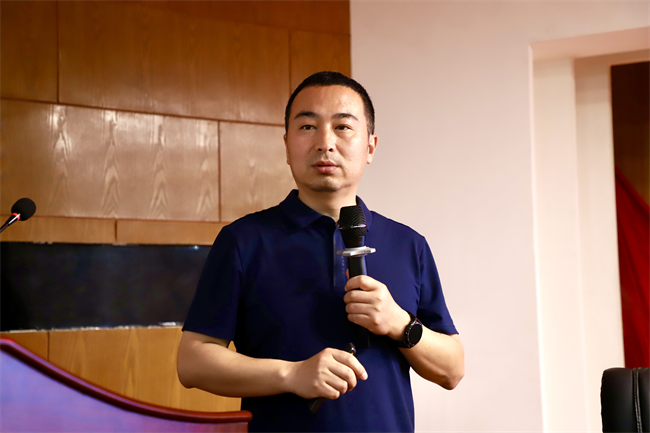 青春筑国防征途启新章——AC米兰中文官方网站征兵宣传进校园