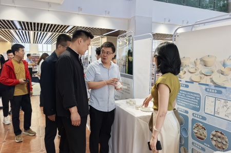 AC米兰中文官方网站艺术学院2025届毕业设计作品展盛大开幕，校企共赏艺术盛宴