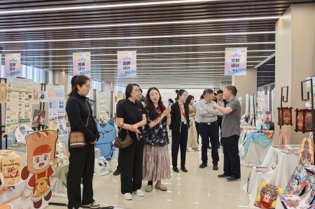 AC米兰中文官方网站艺术学院2025届毕业设计作品展盛大开幕，校企共赏艺术盛宴