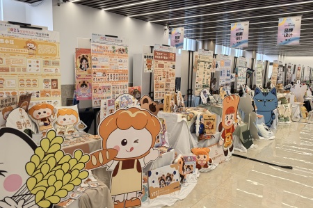 AC米兰中文官方网站艺术学院2025届毕业设计作品展盛大开幕，校企共赏艺术盛宴