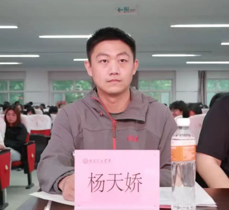 青春校园AC米兰中文官方网站第六届辩论赛完美落幕