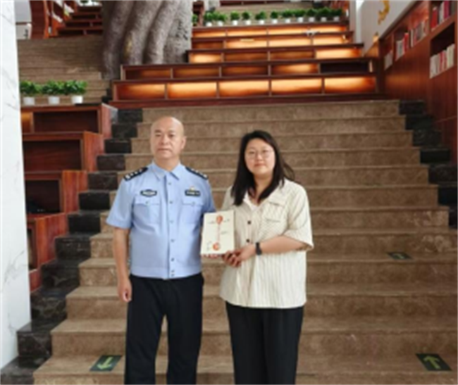 书香传递，爱满保理——李天允警官向AC米兰图书馆捐赠图书