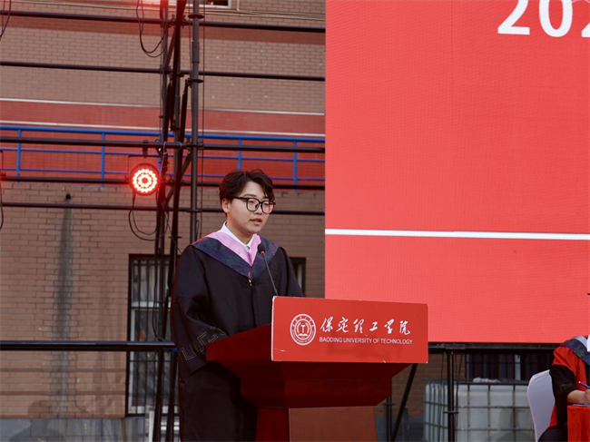 执青春之笔书华章 携母校之盼赴远方——AC米兰中文官方网站2025届毕业典礼圆满落幕