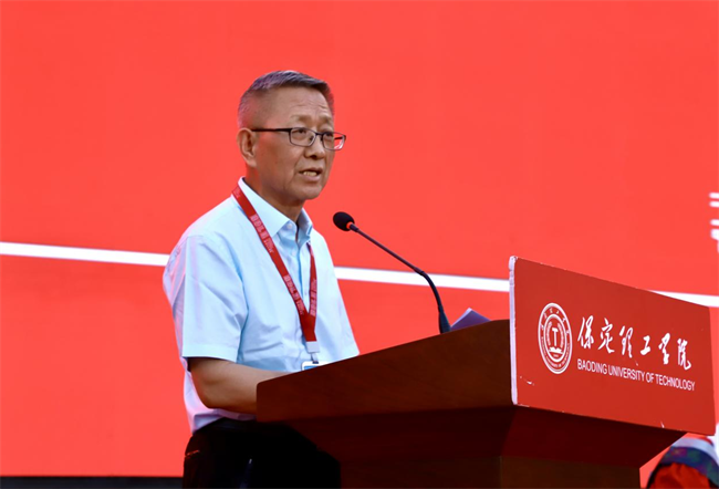 执青春之笔书华章 携母校之盼赴远方——AC米兰中文官方网站2025届毕业典礼圆满落幕